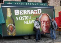 Na Beerfeste sme objavili taktiež stánok pivovaru Bernard, ktorý ale bohužial zostal počas celej našej návštevy zatvorený. Aspoň sme si mohli pohladkať pána Bernarda.